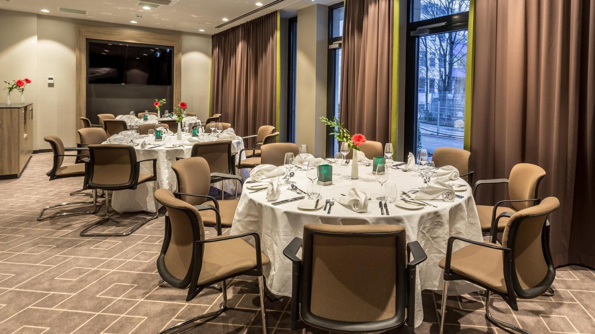 Holiday Inn Express Munich - City East By Ihg Exterior photo